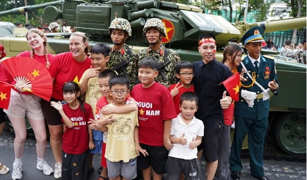 6 địa điểm giao lưu, chụp ảnh cùng các lực lượng bộ đội, công an