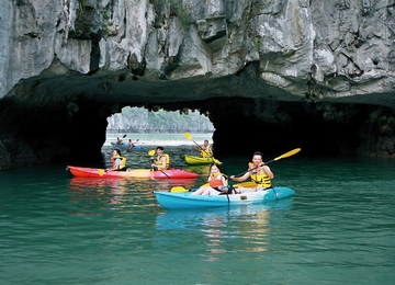 Chèo thuyền Kayak ở Hang Luồn