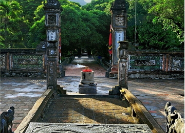 TOUR CỐ ĐÔ HOA LƯ - TRÀNG AN- HANG MÚA