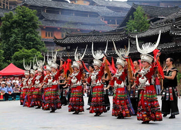 TOUR TRUNG QUỐC: QUÝ DƯƠNG – THANH NHAM CỔ TRẤN - THIÊN HỘ MIÊU TRẠI – TRẤN VIỄN (4N3Đ)