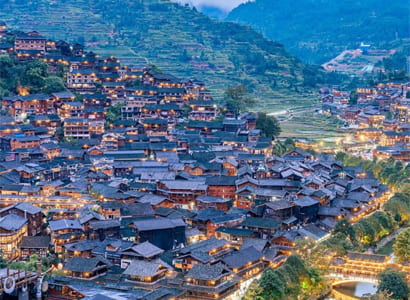 TOUR TRUNG QUỐC: QUÝ DƯƠNG – THANH NHAM CỔ TRẤN - THIÊN HỘ MIÊU TRẠI – TRẤN VIỄN (4N3Đ)