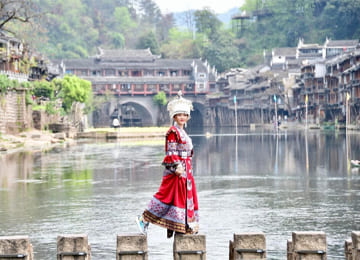 Tour Trung Quốc: TAM HIỆP - TRƯƠNG GIA GIỚI - PHƯỢNG HOÀNG CỔ TRẤN (5N4Đ)