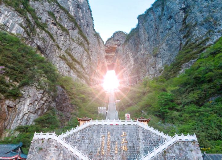 Tour Trung Quốc: TRƯƠNG GIA GIỚI - THIÊN MÔN SƠN - PHƯỢNG HOÀNG CỔ TRẤN - HỒ BẢO PHONG (6N5Đ)