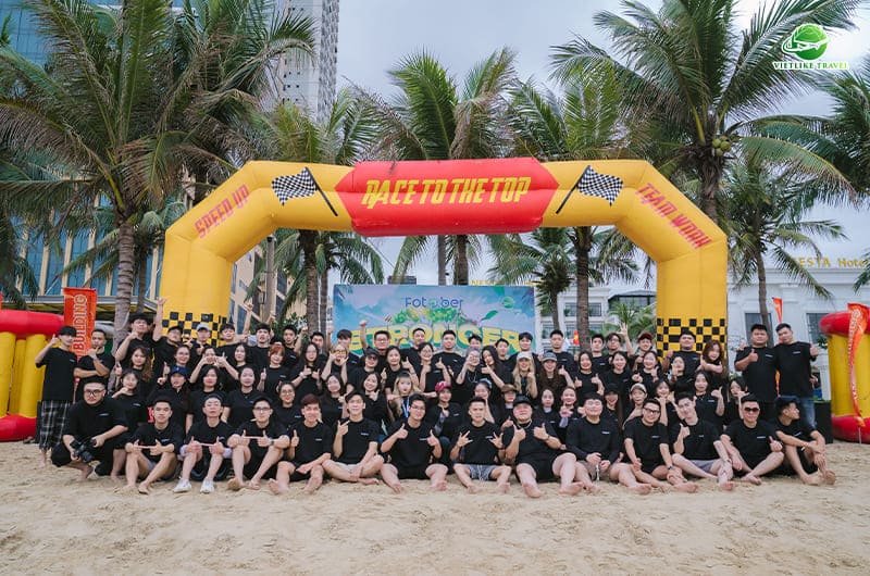 Đoàn Fotober chơi Team Building trong chuyến đi do Vietlike Travel tổ chức