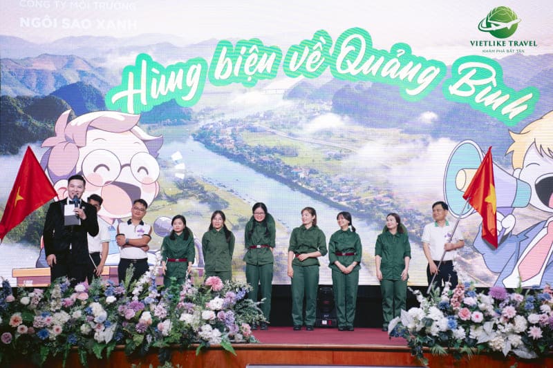 Tiệc Tất niên theo chủ đề với các tiết mục tự biểu diễn
