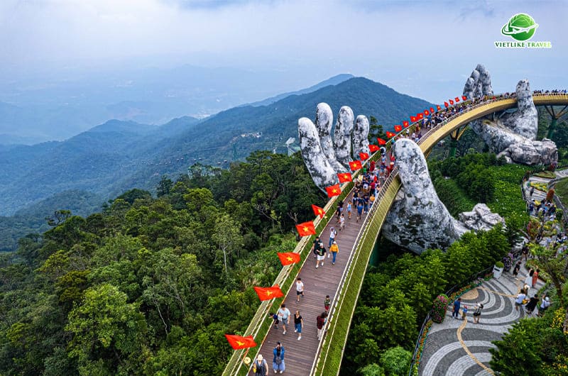 Cầu Vàng - Điểm du lịch Đà Nẵng nổi tiếng