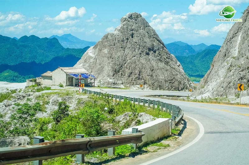 Đèo Thung Khe nhìn từ trên cao