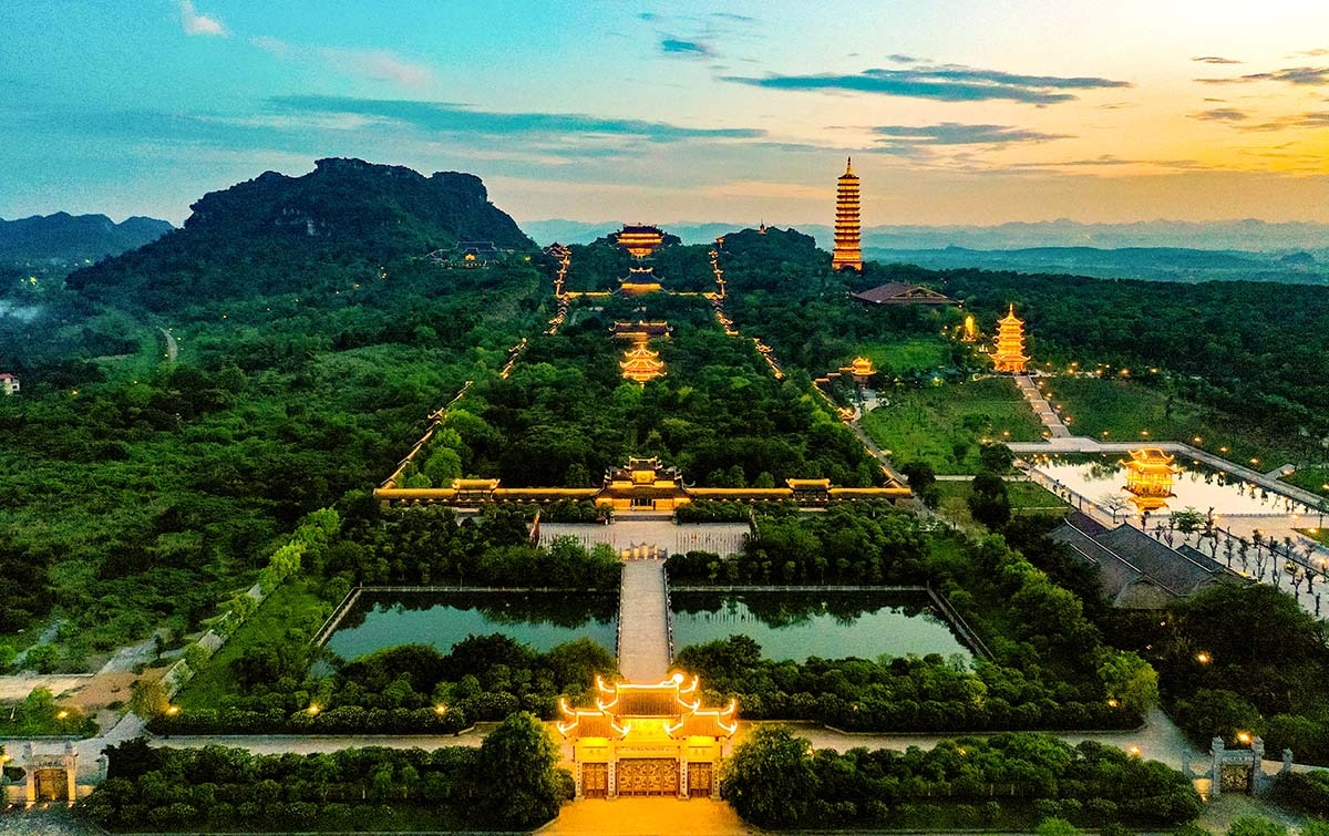 Tour Bái Đính - Tràng An - Hoa Lư - Tuyệt Tình Cốc - Hang Múa - 2N1Đ