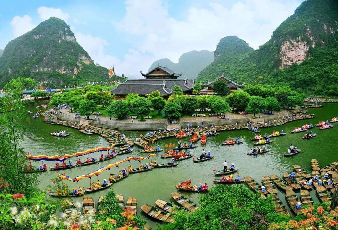 Tour Bái Đính - Tràng An - Hoa Lư - Tuyệt Tình Cốc - Hang Múa - 2N1Đ