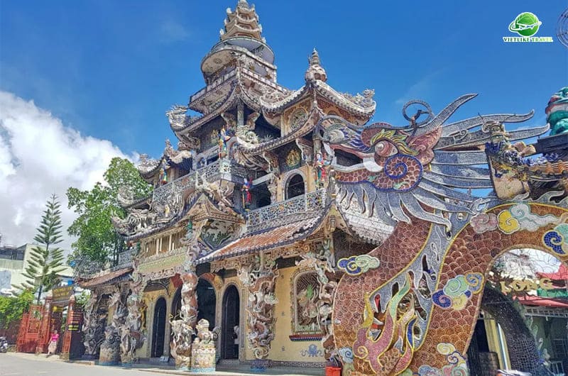 Chùa Linh Phước là điểm du lịch Đà Lạt nổi tiếng