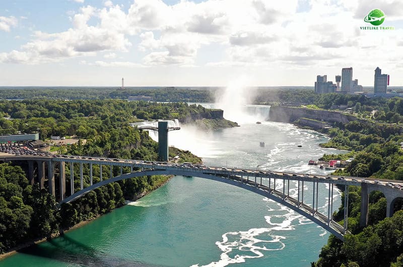 Cây cầu nối 2 bờ Canada - Mỹ