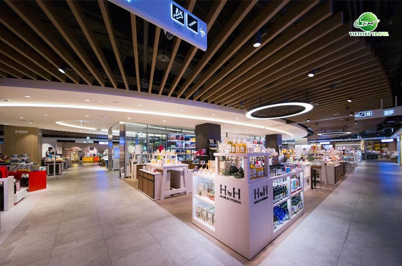 Bên trong khu mua sắm Hyundai Outlet