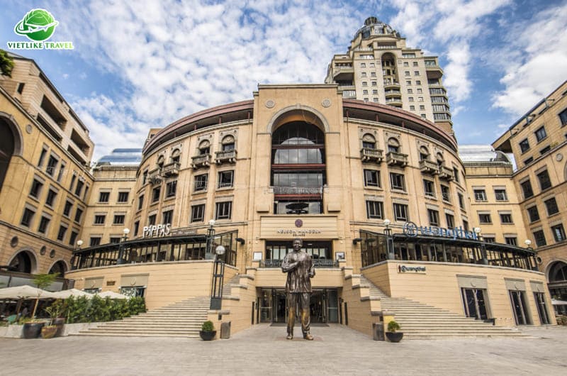 Mandela Square trong chuyến du lịch Nam Phi