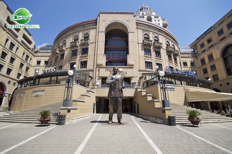 Tham quan quảng trường Mandela trong tour Nam Phi