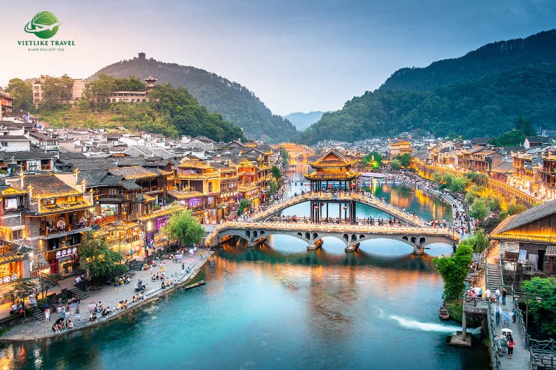 Phượng Hoàng cổ trấn - Một trong những tour du lịch Trung Quốc hấp dẫn nhất hiện nay