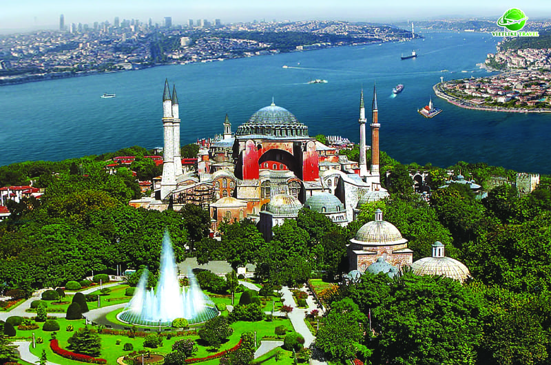 Giáo đường Hagia Sophia nhìn từ trên cao