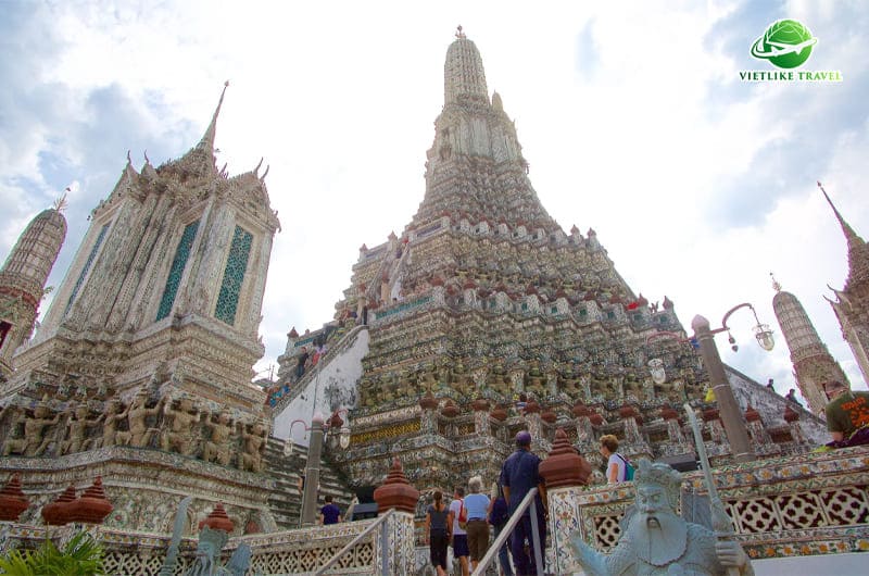 Chiêm ngưỡng chùa Wat Arun trong chuyến du lịch Thái Lan