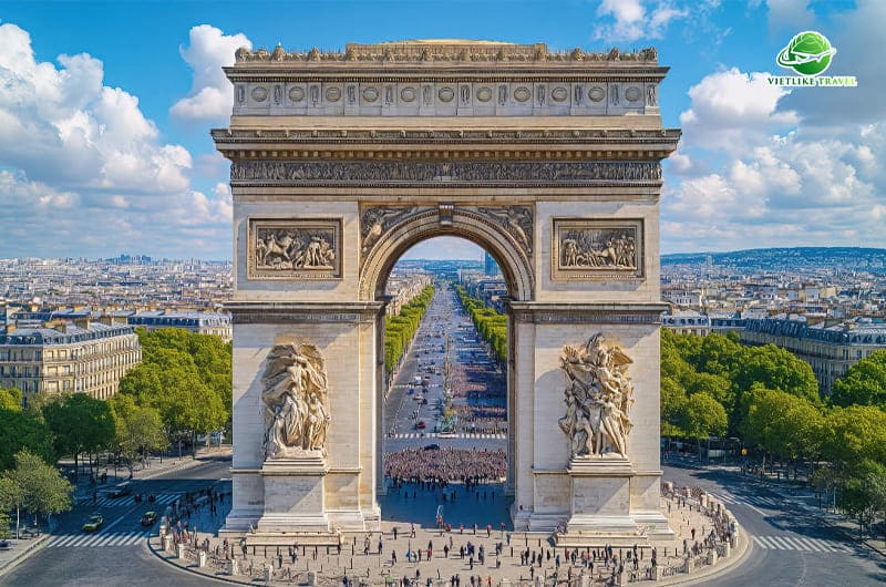 Khải Hoàn Môn - Điểm du lịch châu Âu nổi tiếng