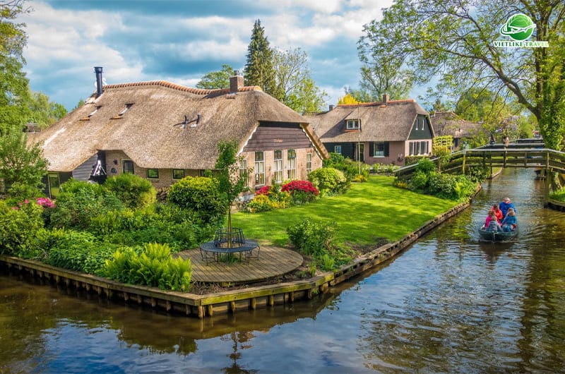 Làng Cổ tích Giethoorn ở Hà Lan