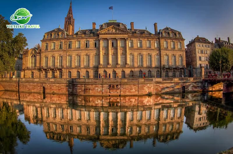 Chiêm ngưỡng Cung điện Rohan khi du lịch Tây Âu