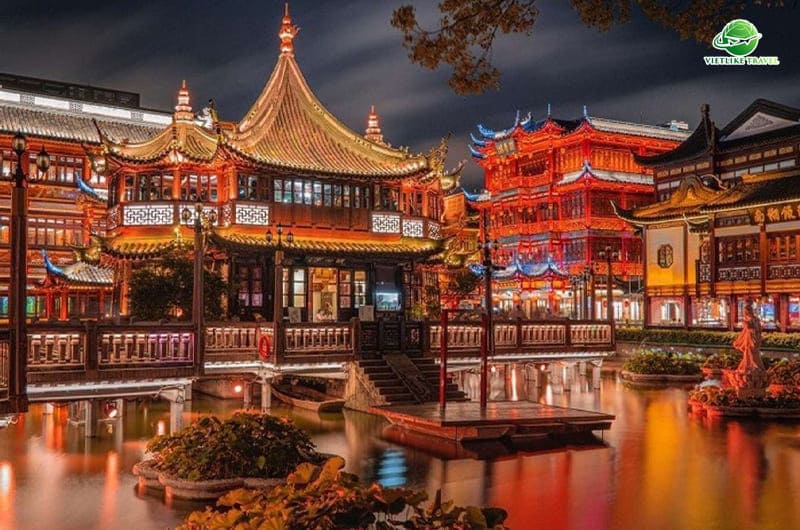 Miếu Thành Hoàng buổi tối